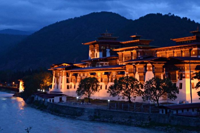 Viaje de 8 Días Conduciendo a Través de Himalaya Overland Adventure desde Katmandú a Lhasa