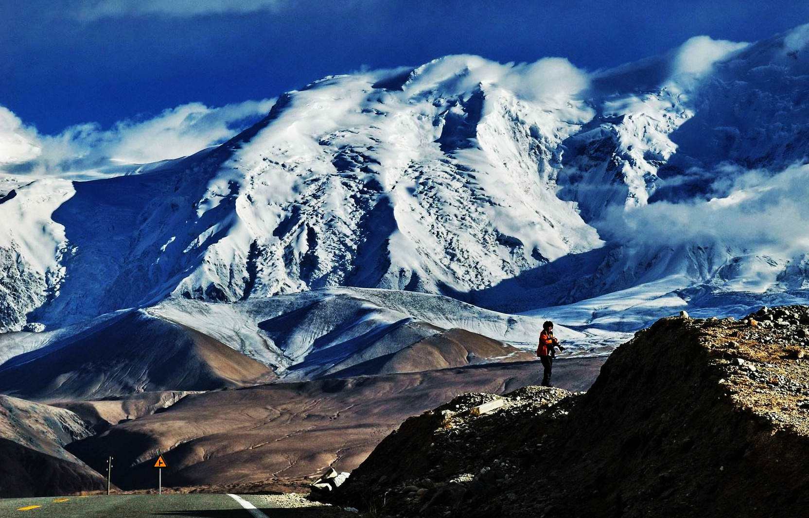 Памир самая высокая. Памир горы. Горы Памира в Таджикистане. Таджикистана пик Памир. Высота горы Памир в Таджикистане.