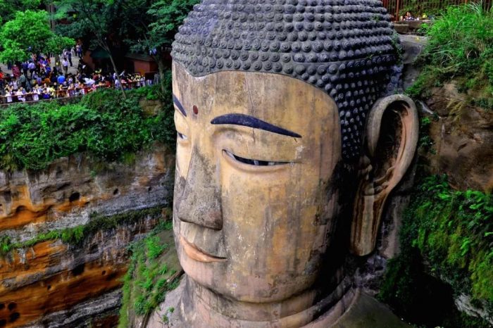 Viaje de 2 Días en Chengdu y Leshan