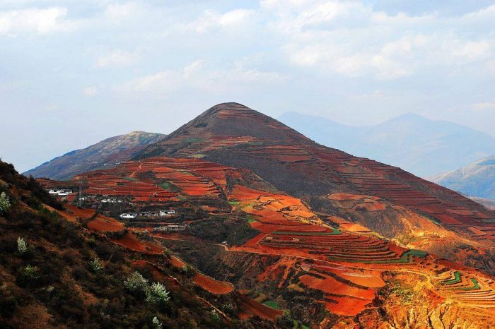 Viaje de 4 Días a Kunming & Área Escénica de la Tierra Roja de Dongchuan